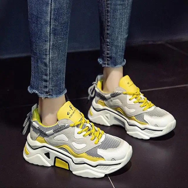 Женские кроссовки на платформе, не сужающийся книзу массивный каблук 5 см, со шнуровкой, повседневная обувь из вулканизированной кожи, роскошные дизайнерские женские кроссовки для папы - Цвет: Светло-желтый