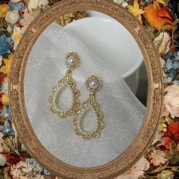 

Retro Baroque pearl earrings hollow gold metal crystal long trendy Pierced ears Ear clip for woman party jewelry 2020 бижутерия