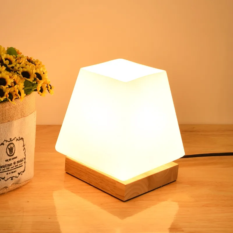 Маленькая стеклянная настольная лампа, милая настольная лампа, светильник для чтения, деревянная основа, стеклянный абажур E27, маленький подарок