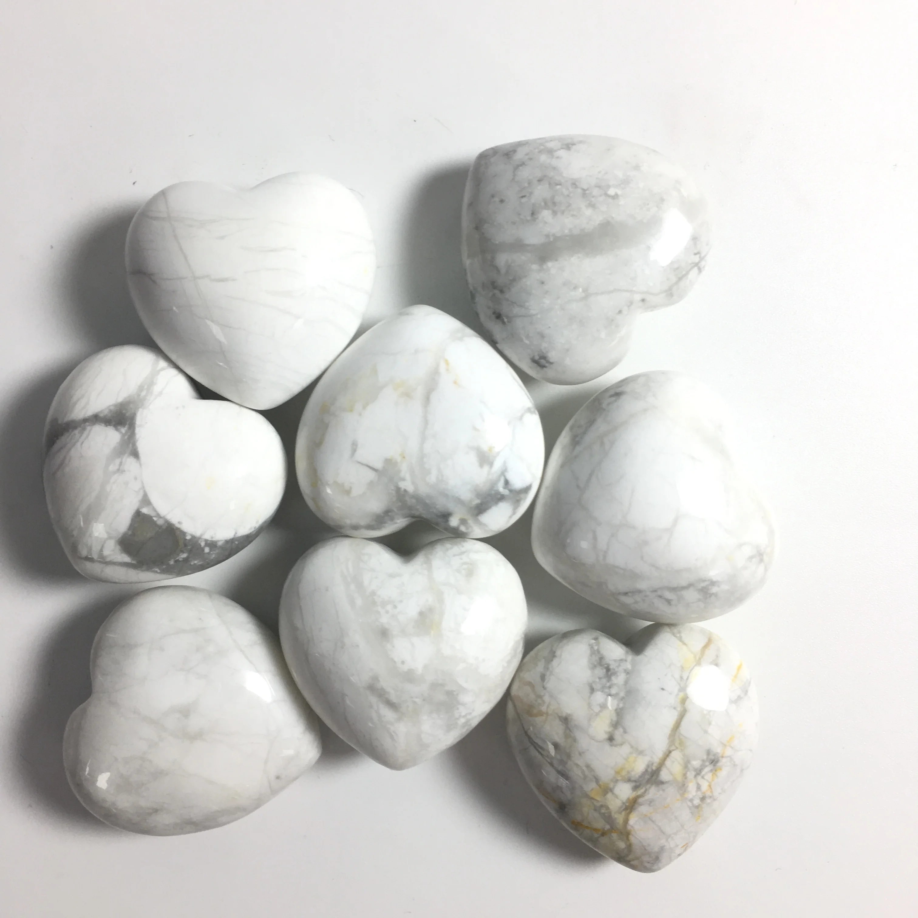 Высокое качество натуральный ручной резной 30 мм Howlite кристалл сердце