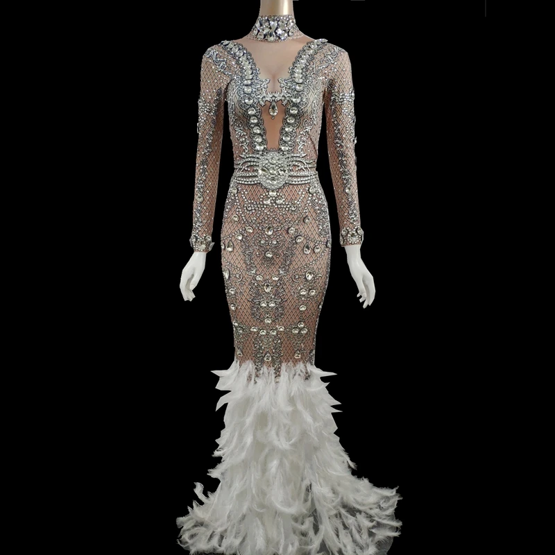 Best Price Sparkly Zilveren Kristallen Witte Veer Staart Jurk Lady Avond Prom Celebrity Party Diamonds Lange Jurken Vrouwen Toneelkostuum Best Price Sparkly Zilveren Kristallen Witte Veer Staart Jurk Lady Avond Prom Celebrity Party Diamonds Lange Jurken Vrouwen Toneelkostuum