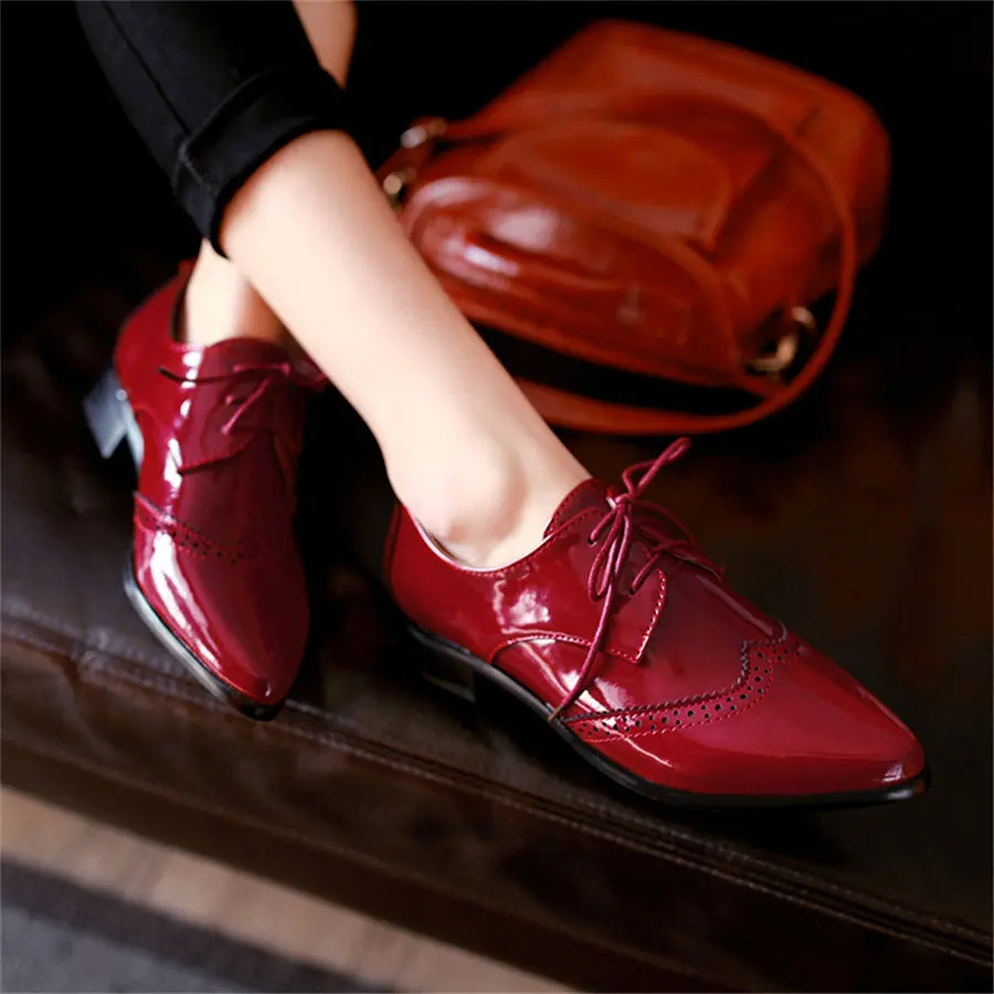 Spring Autumn Women Flats British Patent Leather Derbies Pointed Toe Casual Dress Party Lace Up Oxfords Red Black Lady Brogues