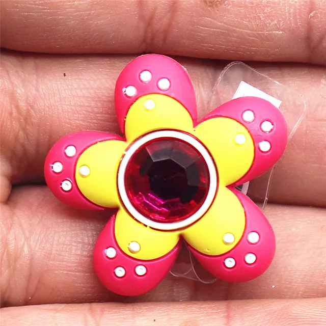 1pcs High Imitation Shoe Charms Colorful Heart-shaped Shoe Buckles Original Accessory fit Bracelets Croc JIBZ Kids Gifts F-ZBX20 H