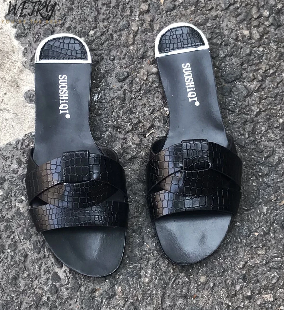 

Factory direct 2019 new women's leather solid color two-layer leather flat bottom beach seaside holiday fashion slippers