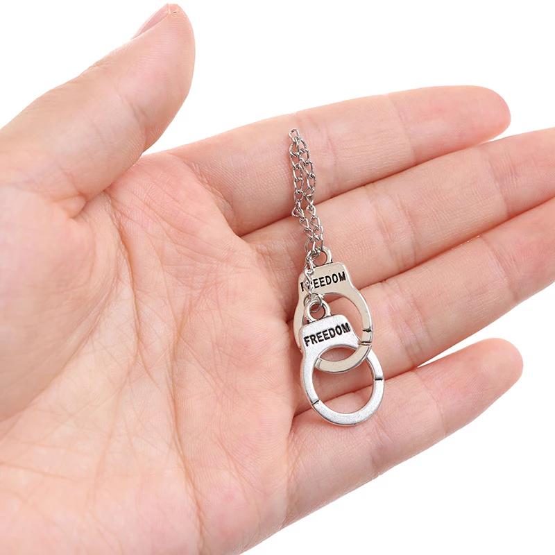 

2Pcs Doll House Metal Handcuffs 1/12 1/6 Dollhouse Miniature Accessories DIY Model