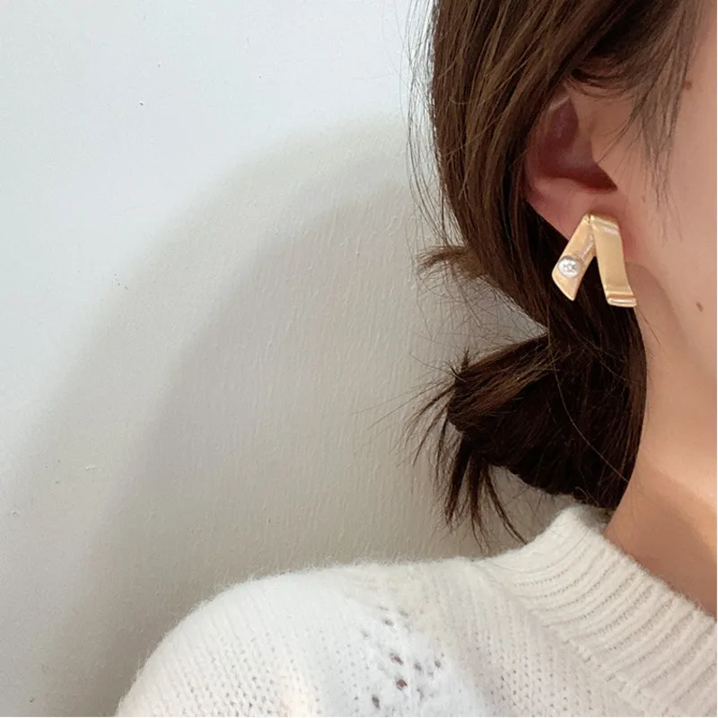 

2020 New Fashion Women Simulated Pearl Flower Irregular Stud Earrings Lovely Starfish Heart Korean Matt Metal Elegant Jewelry