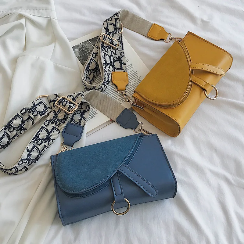 

2019 autumn and winter new wave Korean version of the wild wideband messenger matte fashion small square bag