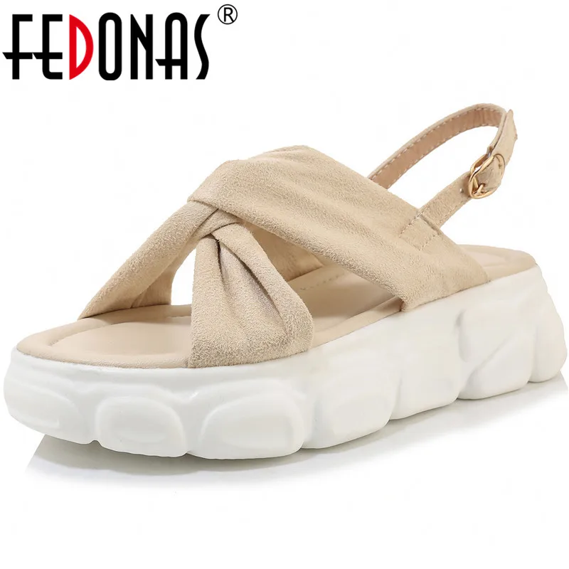Женские босоножки на платформе FEDONAS однотонные с металлической пряжкой и круглым
