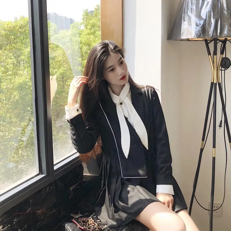 

Mid-length Pleated Skirt Webbing Suit Jacket