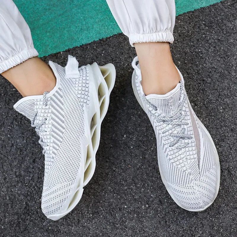 785