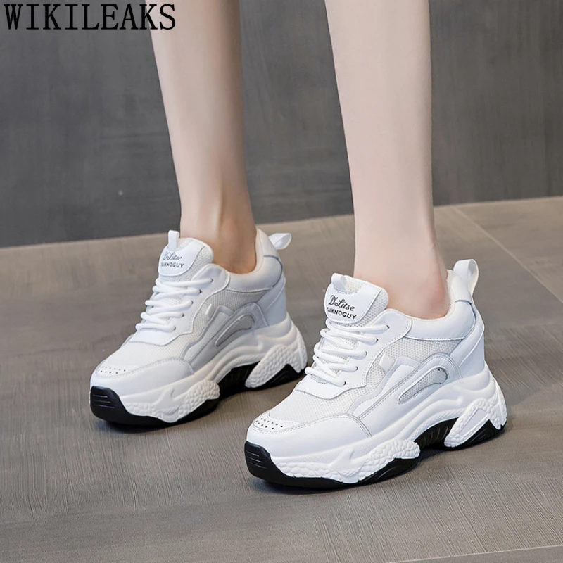 

Женские кроссовки на платформе, белые кроссовки с вулканизированной подошвой, увеличивающие рост, обувь для подъема, 2024