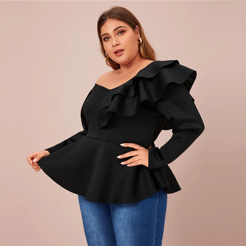 Sheinside размера плюс одно плечо оборка отделка блузка для женщин Весна оборки свободные к низу блузки дамы элегантный черный топ