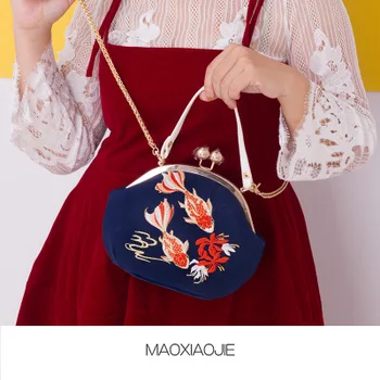 

Angelatracy 2020 New Arrival Fish pu Velvet New Embroidery Cheongsam Fresh Gold Chain Metal Frame Hanfu Messenger Bag Hand Bags