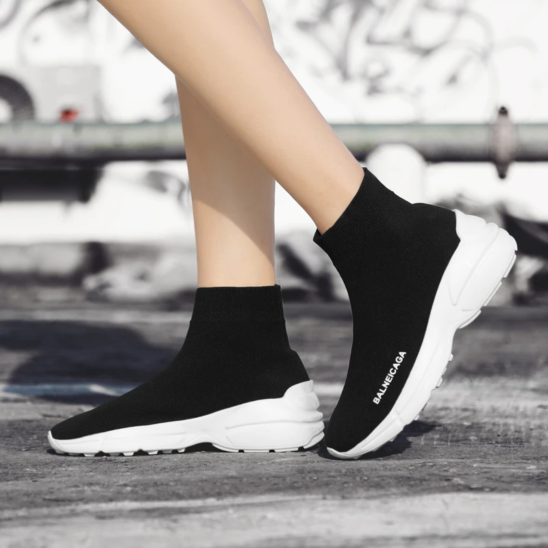 

2019 new autumn high-top couple socks shoes pure black light breathable fashion trend couple flying woven shoe designer sneakers