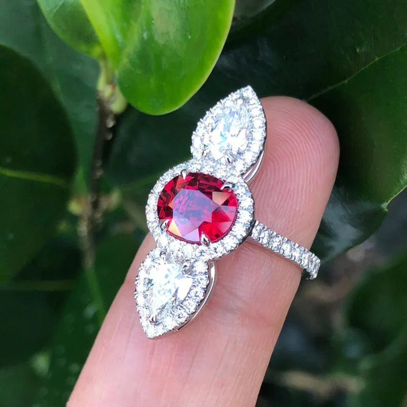 

Female Exquisite Crystal Wedding Engagement Fashion Ring Symmetry Red Zircon Rings For Women