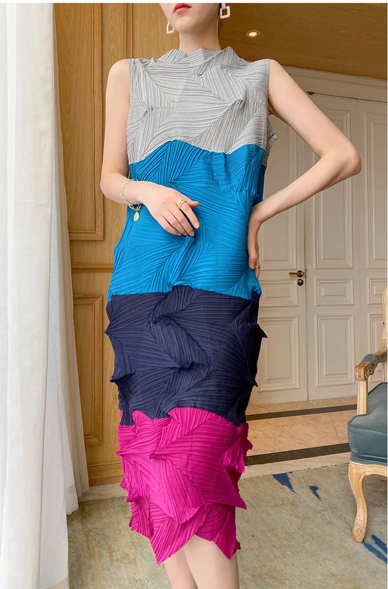 

2021 summer new women's masonry pleated dress Miyak fold Fashion casual large size niche color matching sleeveless party dress