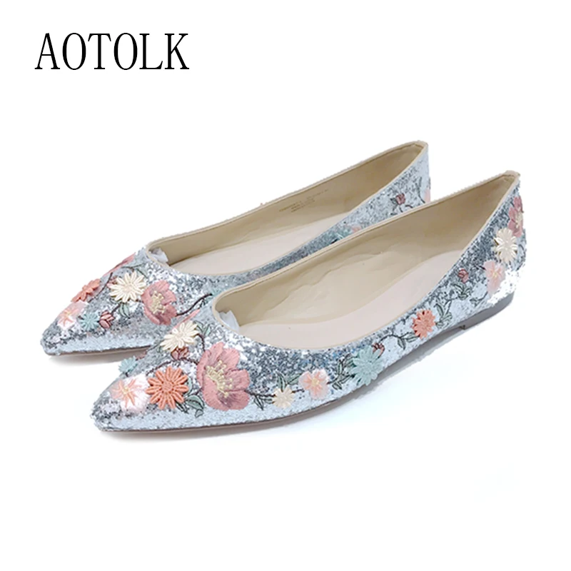 

Women Flats Brand Female Shoes Loafers Woman Flash Flat Female Embroider Flower Pointed Toe Casual Shoes Plus Size New Arrival