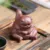 Фиолетовый Глиняный Кот Керамические Фигурки Животных Zisha Tea Pet Angry Cats Ремесла Бытовой Офис Чайные Аксессуары Украшение Автомобиля Игрушка