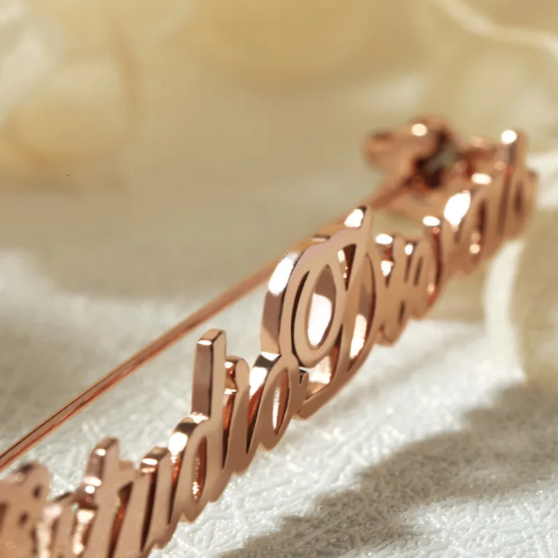 Customized-Any-Name-Brooch-Pins-Personalized-Initial-Letters-Brooches-Handmade-Jewelry-Wedding-Bridesmaid-Gifts-for-Women (1)