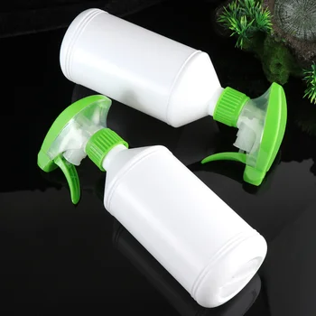 

4pcs 500ml Mist Pump Bottle Spray Bottle Water Spray Empty Sprayer Refillable Bottle Disinfection Water Bottle (Random Color)