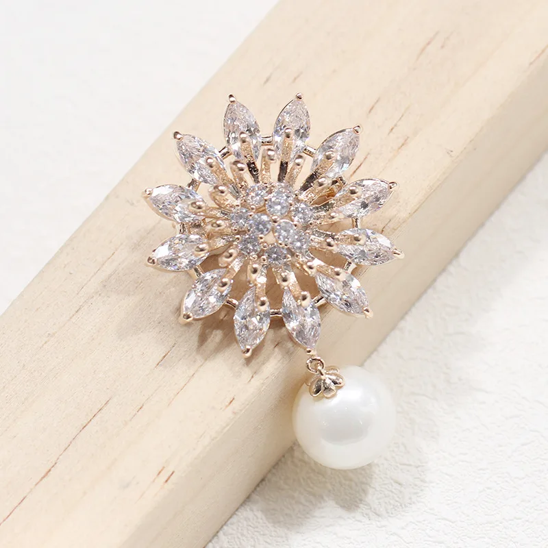

SUN & CLOUD Korean-style Hipster Insets Three-Color Imitation Pearl Chrysanthemum Brooch Versatile Corsage Brooch Anti-Exposure