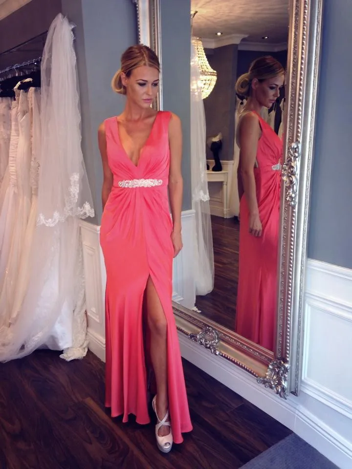 Vrouwen Formele Kleding V-hals Vestido De Renda 2014 Nieuwe Mode Sexy Backless Dress Party Elegante Lange Avondjurk Gratis Verzending Vrouwen Formele Kleding V-hals Vestido De Renda 2014 Nieuwe Mode Sexy Backless Dress Party Elegante Lange Avondjurk Gratis Verzending