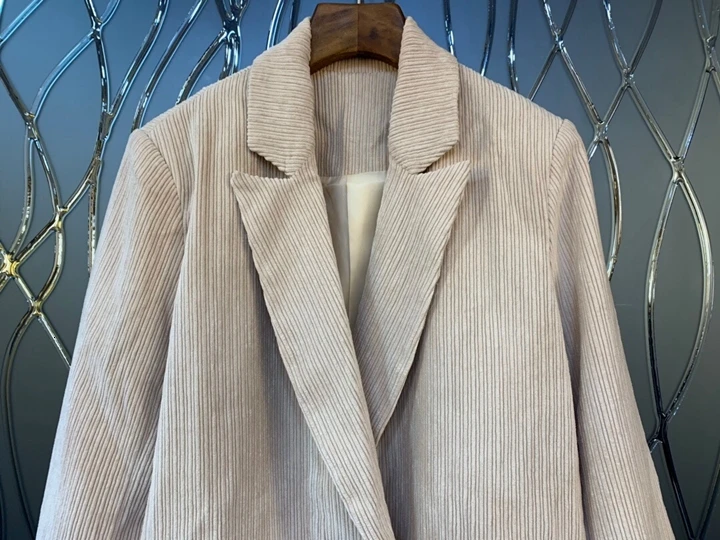 Early autumn new woman Lapel symmetrical pocket decoration pure color 100-set suit jacket short jacket 901