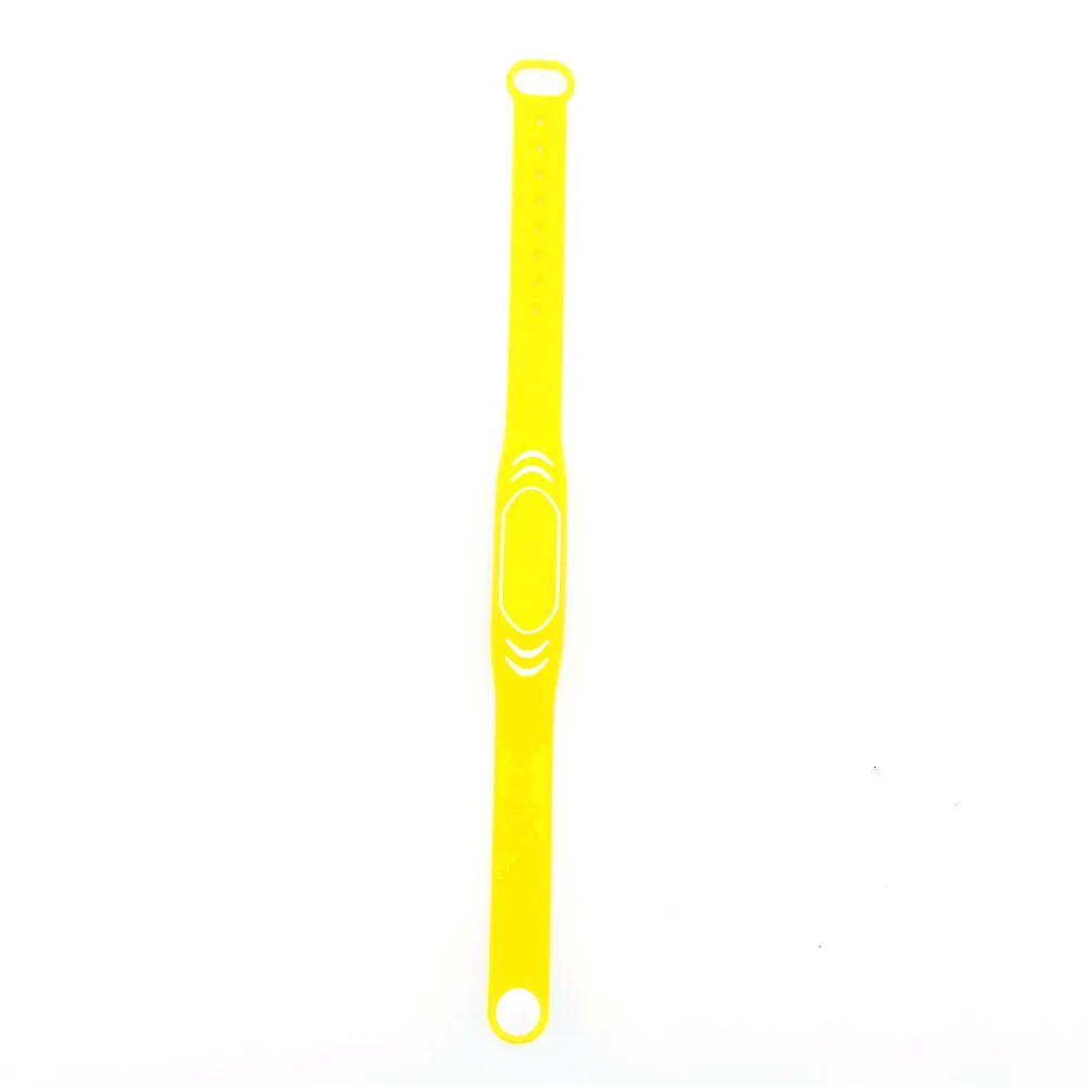 1Pcs-125KHZ-EM4100-Tk4100-Access-Control-Card-Keyfob-RFID-Wristband-Read-Only-Bracelet-Tags-Sticker-Key (4)