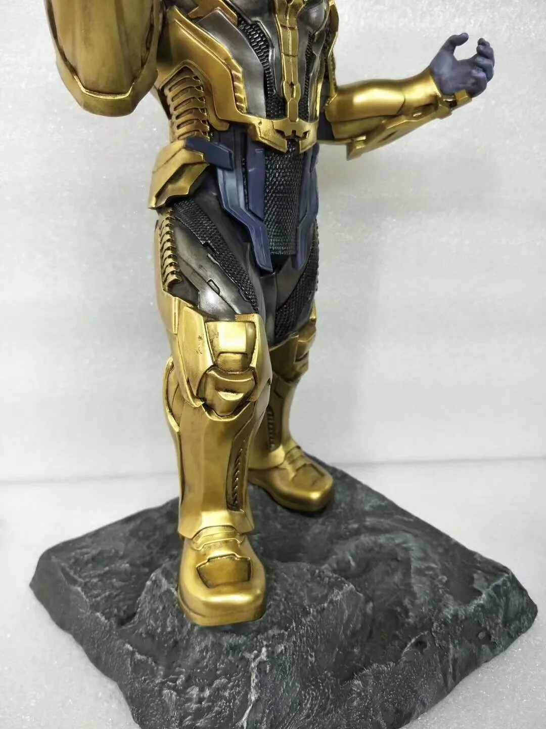 Marvel Decoration Avengers Infinite War Thanos 1: 1 Gloves-Wearing Cosplay Props Gloves