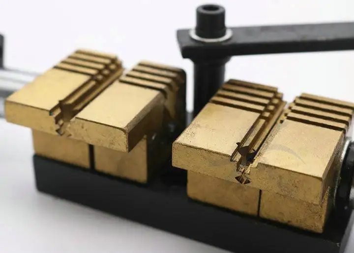 Новейшая машина для резки ключей DEFU 339C или DEFU 998C, зажимные детали, слесарные инструменты