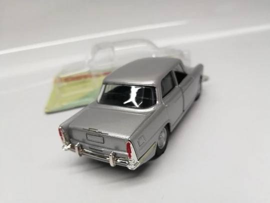 Разнообразие 1/43 специальный литой металл классическая модель машины домашний дисплей Коллекция игрушек для детей