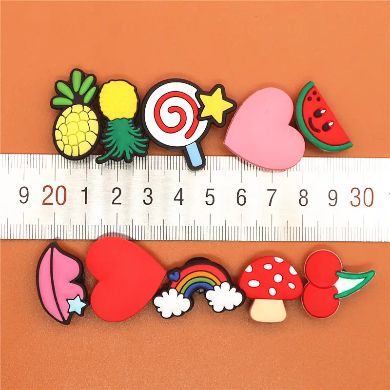 Single Sale 1pcs Shoe Charms Cartoon Heart-shaped Garden Shoe Accessories Buckle Decorations Fit Croc Wristband JIBZ Kids X-mas