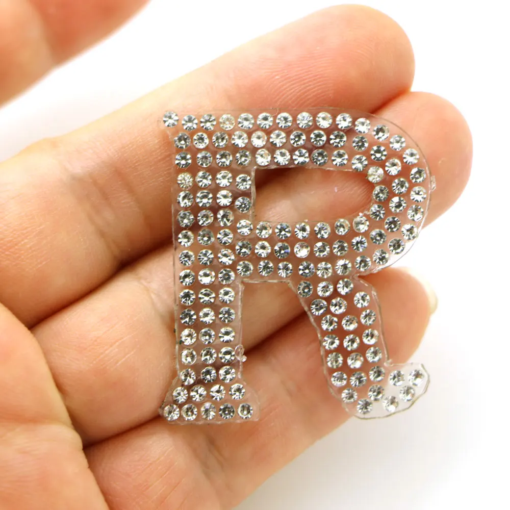 26A-Z Englisch Alphabet Hot fix Strass Eisen auf Kristall Patch Badage Frauen Kleidung Braut Hochzeit Kleid Zubehör