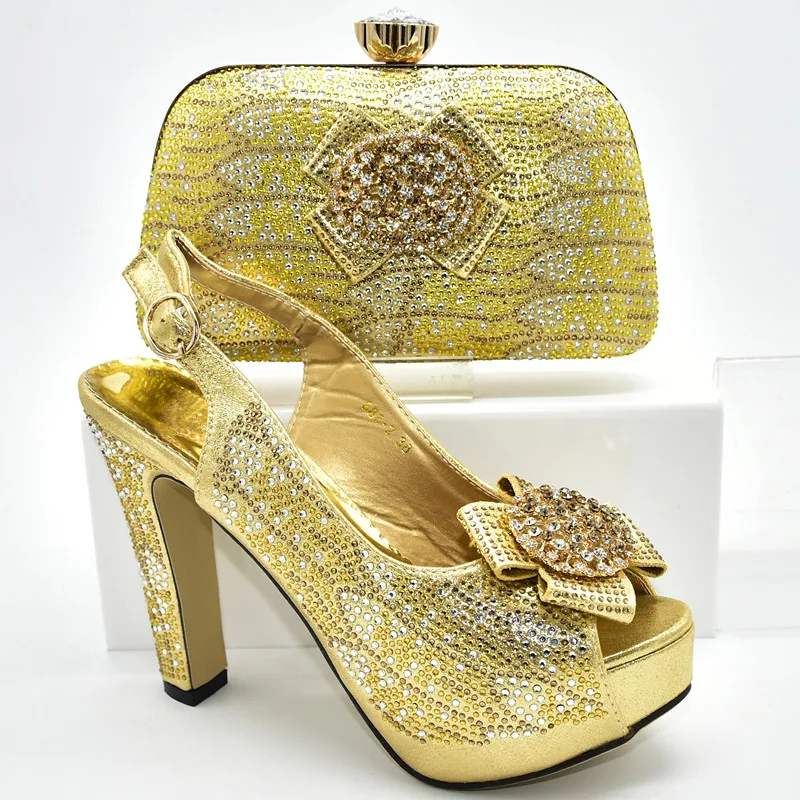 Комплекты модной обуви в нигерийском стиле и сумки в комплекте, Размер 38–43 Туфли с ремешком и пряжкой вечерние женские туфли в итальянском стиле комплект из обуви и сумки, украшенные Стразы Украшения из металла - Цвет: Золотой
