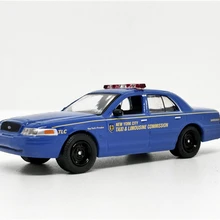 Зеленый светильник 1: 64 Ford Crown Victoria 2006 такси Нью-Йорк бутик сплава автомобиля игрушки для детей Детские игрушки модель оптом