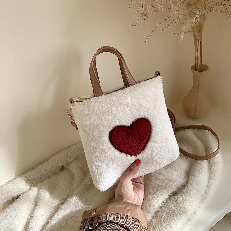 

CHIC Bag Women's 2019 Autumn And Winter Versitile Fashion Peach Heart Plush Small Handbag Shoulder Square Sling Bag