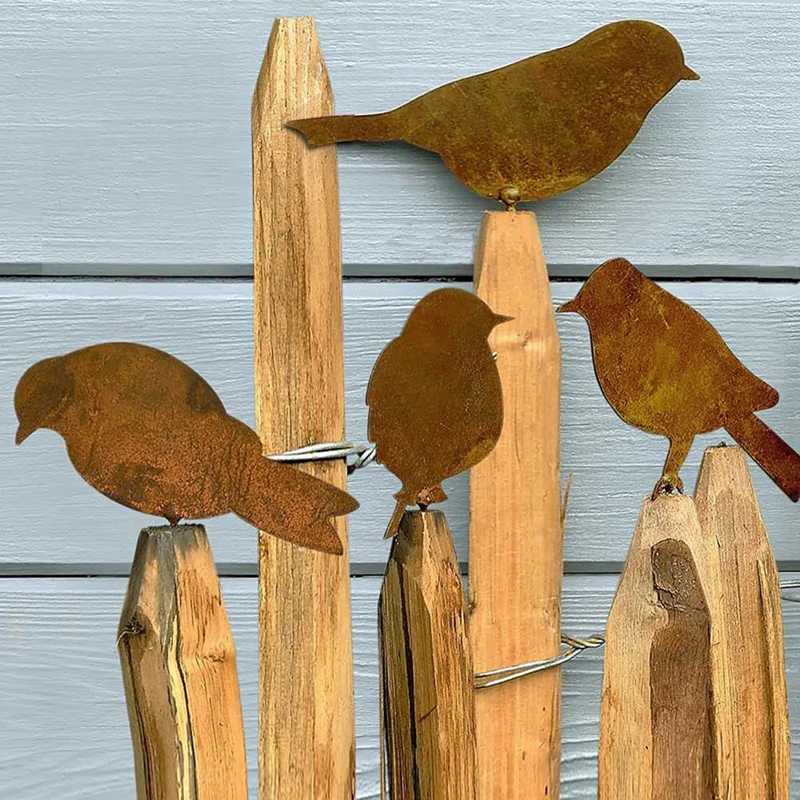 oxidado Pájaros con tornillo enroscar En Madera 4 Pájaros Metal 