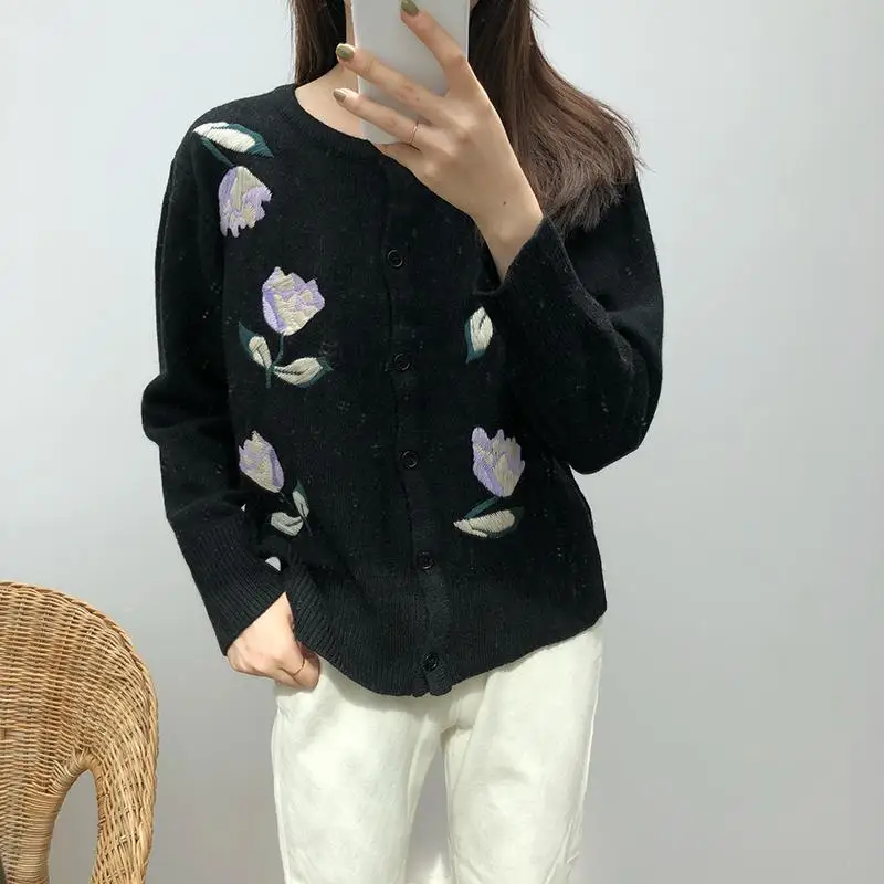 3 Color New Autumn Women Sweater Loose Vintage Floral Embroidery Knit Tops Cardigans Long-sleeved Short Sweater Jumpers - Цвет: Черный