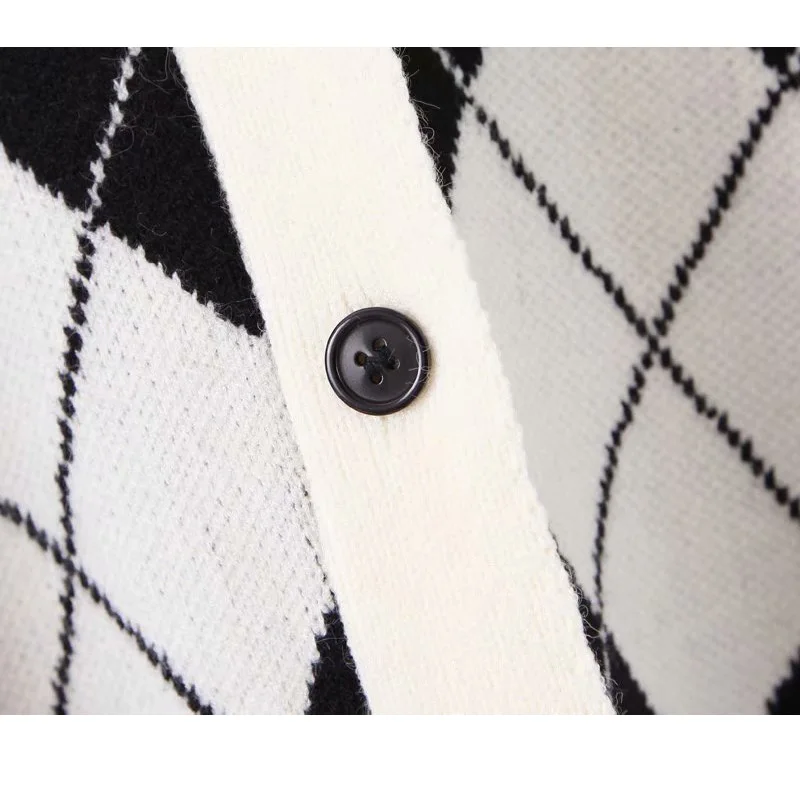 Winter New Retro Wild Geometric Diamond Knit Cardigan Lazy Wind Loose Single-breasted Casual Escaping Women's Sweater Top