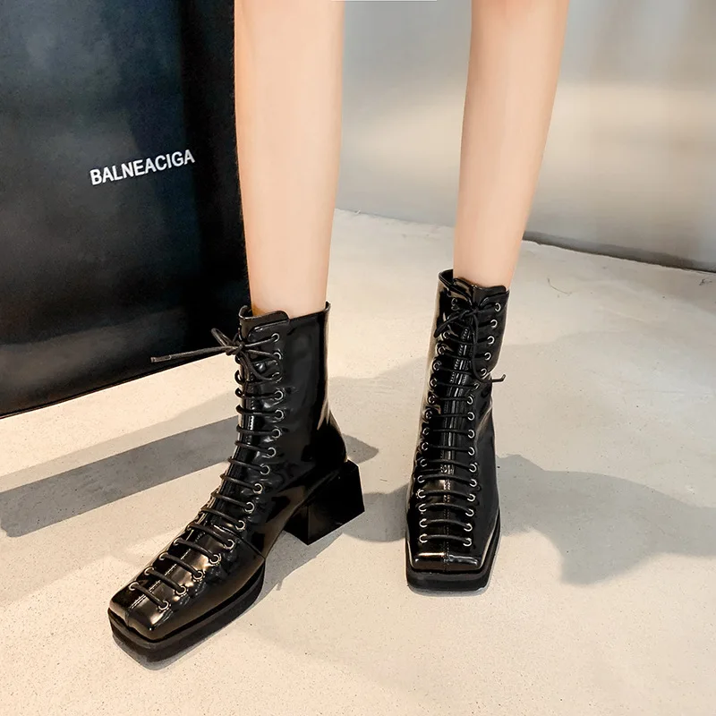 

2019 autumn and winter new net red show show Chelsea women's boots thick with straps Martin boots square head with ankle boots