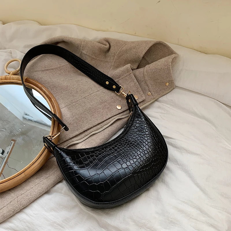 Retro Crocodile Saddle Bags for Women Wide Shoulder Strap Crossbody Bag for Women Shoulder Bag PU Leather Handbag Lady Handbags