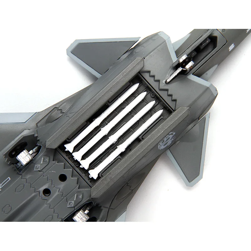 

1: 100 J-20 Model Fighter Plane Model Made in China J-20 Military Model Airplane Decoration
