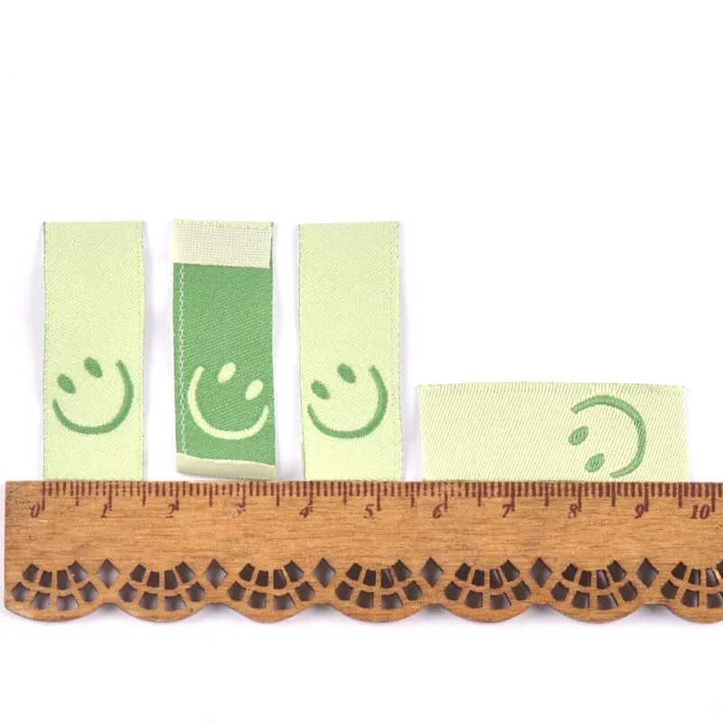 Etiquetas bordadas com letras, 50 peças, 8 cores, roupas de costura, etiqueta de bandeira diy, sacos de cuidados, etiquetas de roupas, artesanato de vestuário, acessórios artesanais