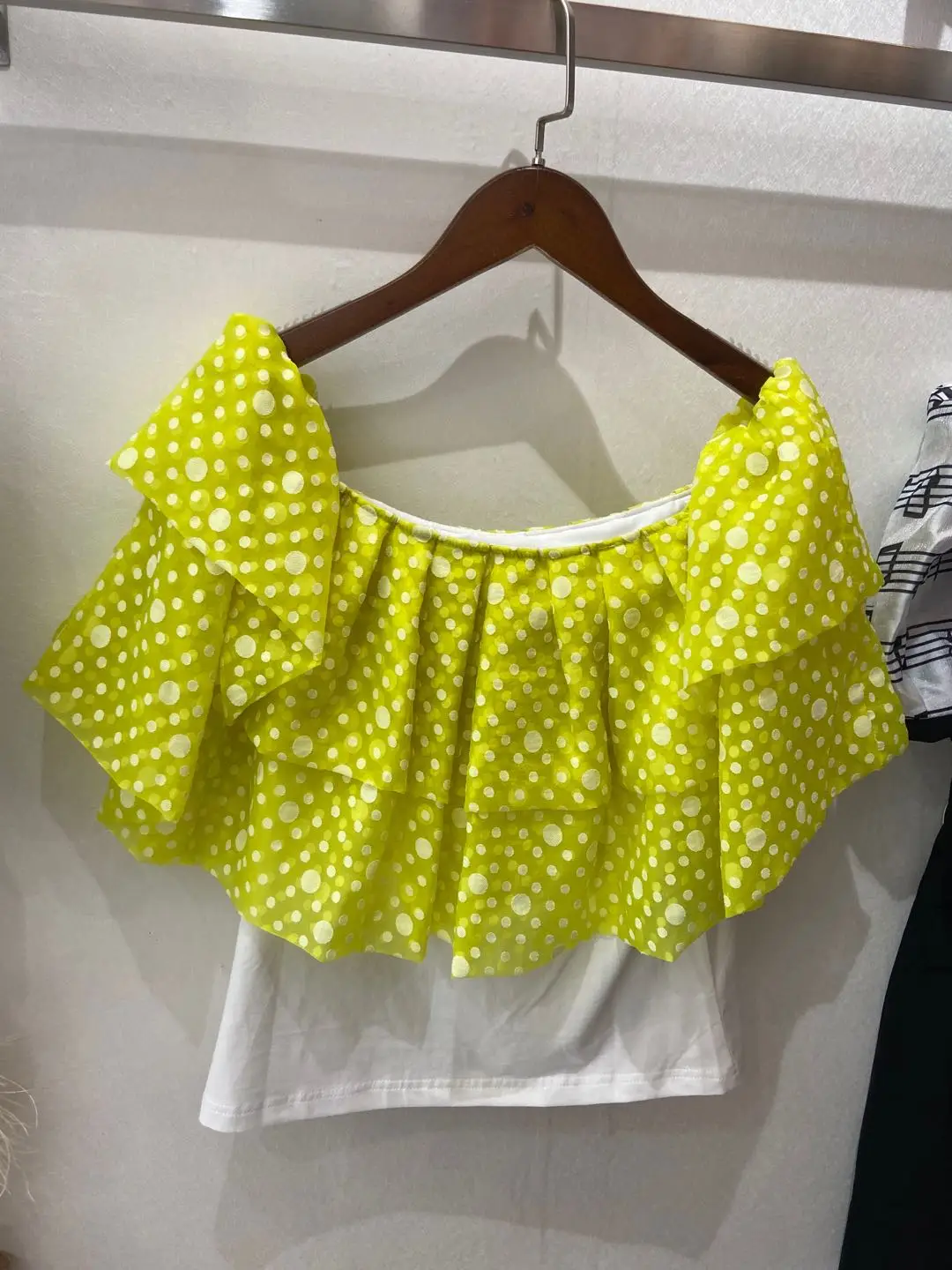 

Sexy Slash Neck Polka Dot Top European Style 2020 Summer New Style Off-Shoulder Ruffles Fluorescence Green Small Shirt Blouse