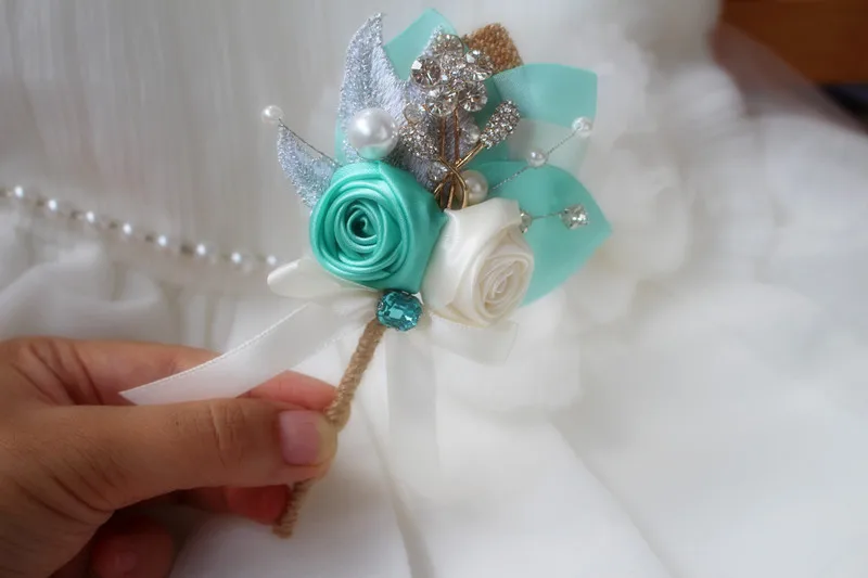 2 шт/Лот свадебное оформление в стиле tiffany blue свадебная одежда подружки невесты цветок на запястье дружки бутоньерка человек вечерние костюм для свадьбы аксессуары штифт