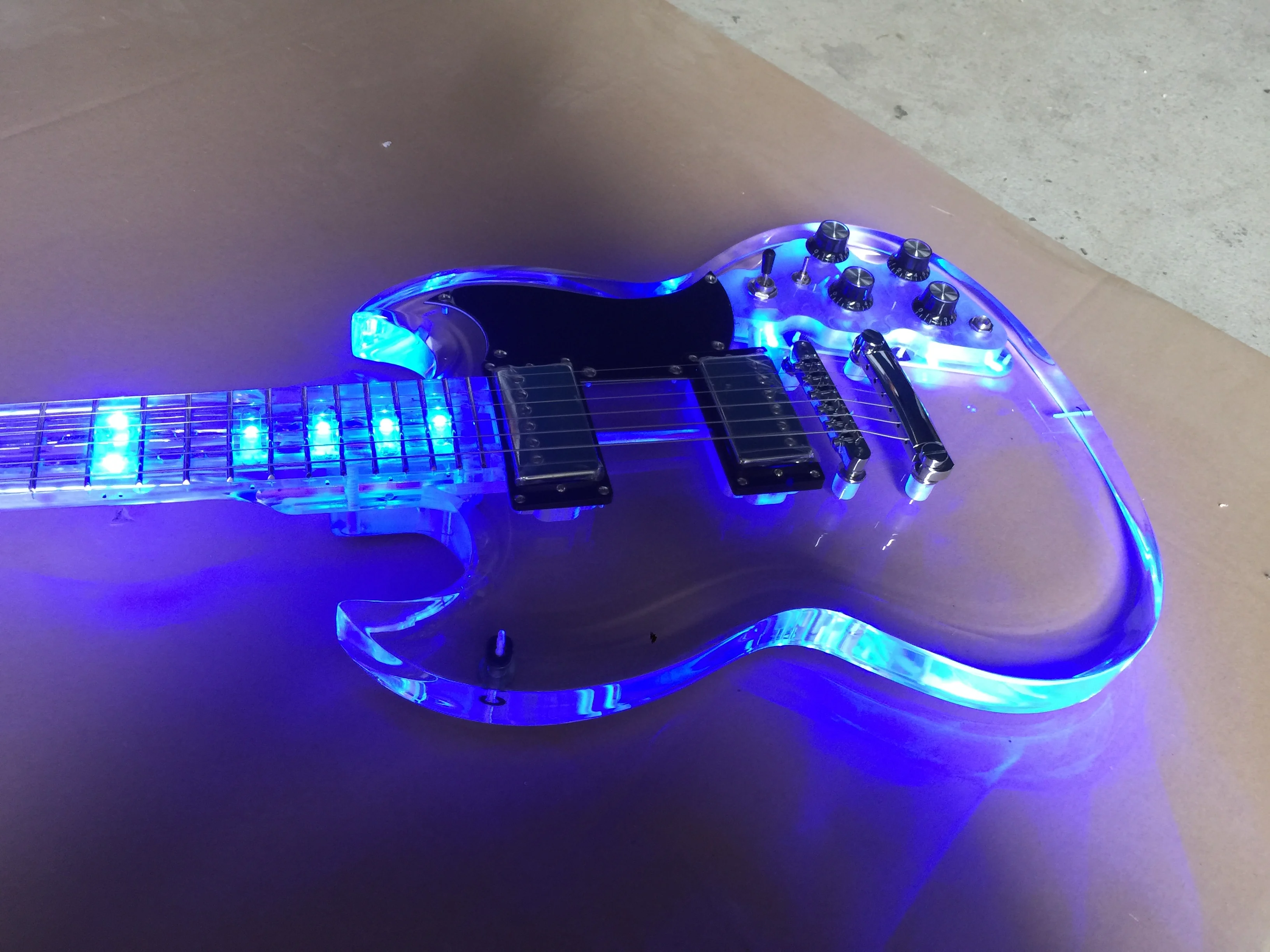 

Electric Guitar/All-acrylic Crystal Blue LED Lamp High-end Cool Guitar/Anmiyue Chinese Electric Guitar