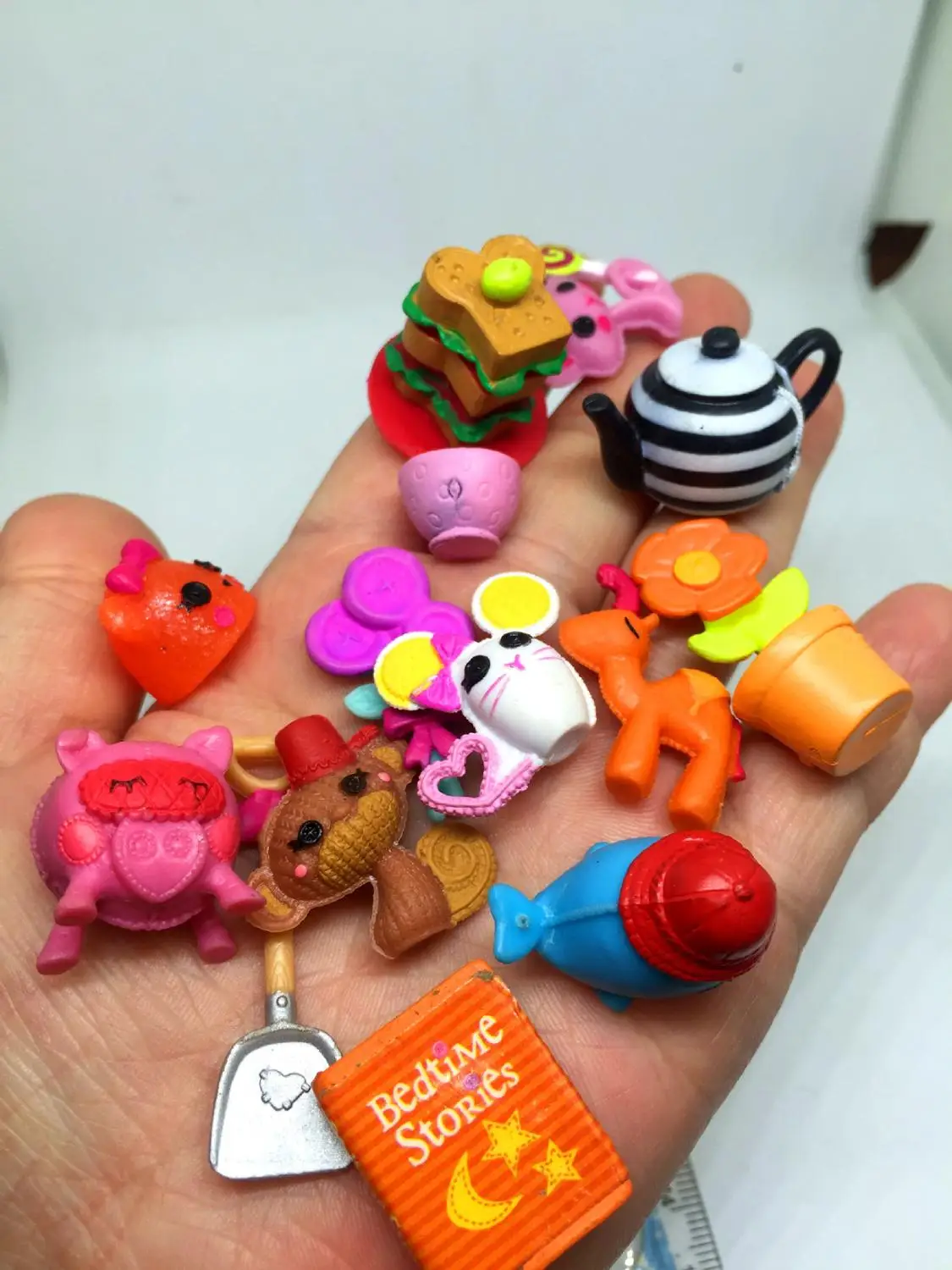 50 шт./лот, Мультяшные фигурки Lalaloopsy, аксессуары, милые Мультяшные животные для девочек, мини игрушки для девочек, Подарочная капсула на день рождения