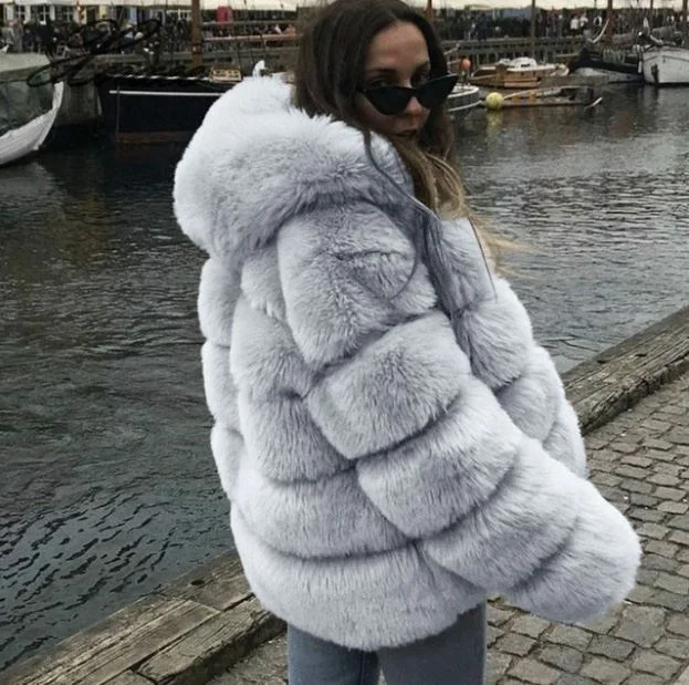 Женское меховое пальто с капюшоном зимние из искусственного лисьего меха