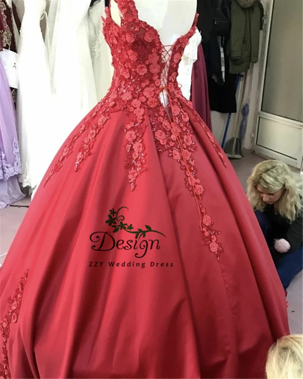 Vestidos de 15 anos quinceanera бальное платье на бретельках с сердечком и вырезом, Красные атласные платья с цветочной аппликацией Vestidos