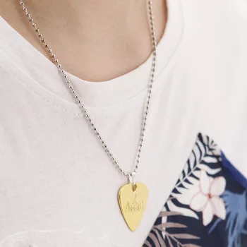 

Hot Selling Guitar Guitar Pick Necklace Aluminium Alloy Plectrum Necklace Cool Music Guitar Pick Cross Border